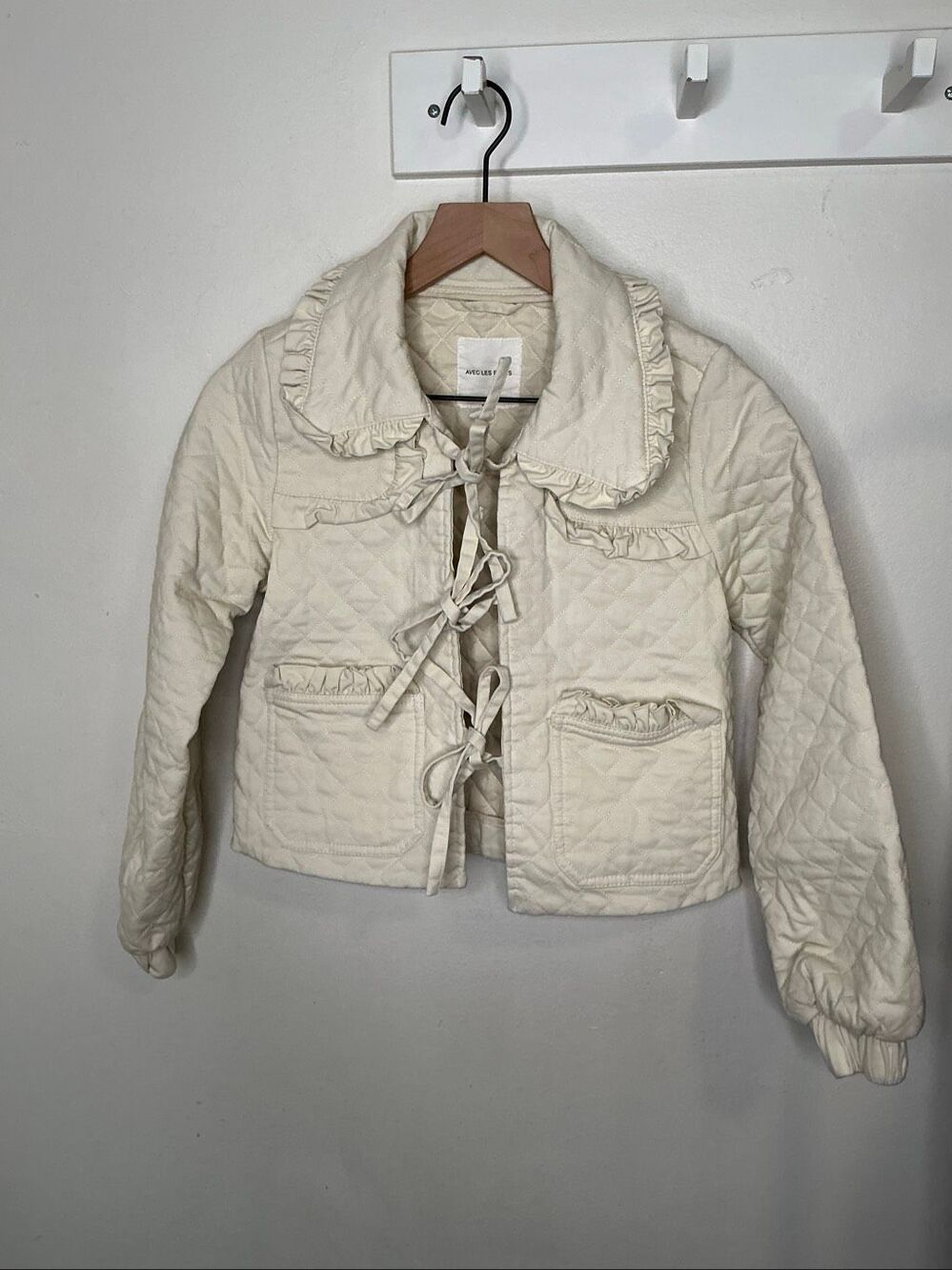 Avec Les Filles Ruffled Collared Jacket | Cream in XS
